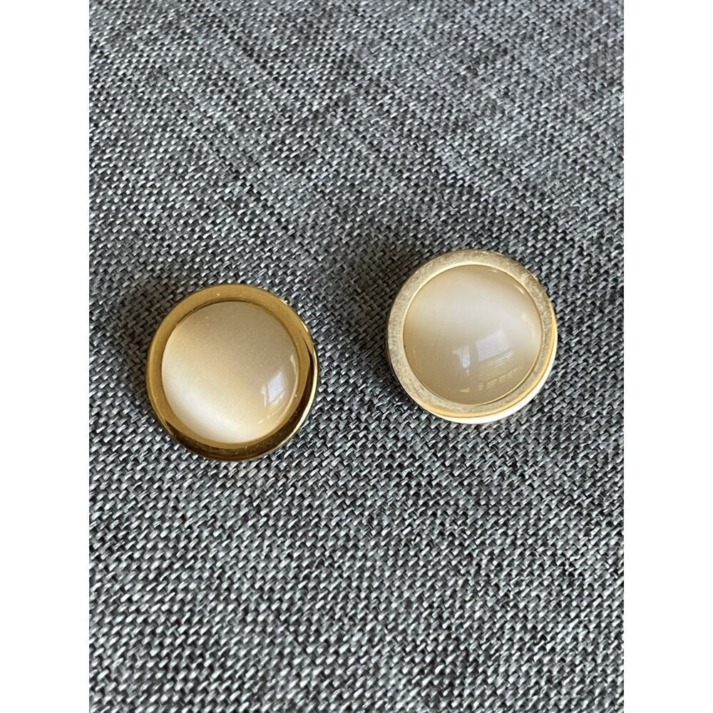Vintage Acrylic Stud Earrings Gold Tone Pierced Button Round Career Capsule